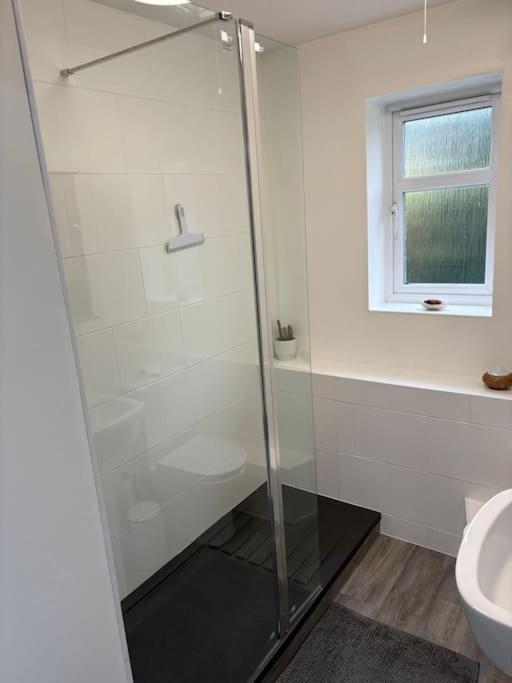 Newly Refurbished Flat In Kings Heath Apartment เบอร์มิงแฮม ภายนอก รูปภาพ